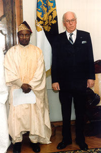 Nigeeria suursaadik Alfred Johnson Nanna ja Lennart Meri