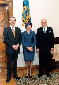Christopher John Butler with his wife and Lennart Meri