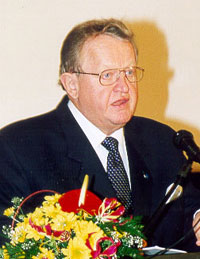 Martti Ahtisaari peab kõnet Rahvusraamatukogus