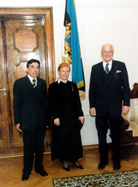 Portugali suursaadik Filipe Gueterres abikaasaga ja Lennart Meri