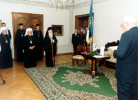 Vabariigi President Tema Pühadus patriarh Bartholomeosele Maarjamaa Risti üleandmisel 